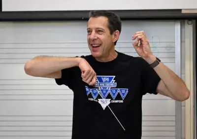'Beyond the music room': Vernon Hills High director of bands to retire after 26 years